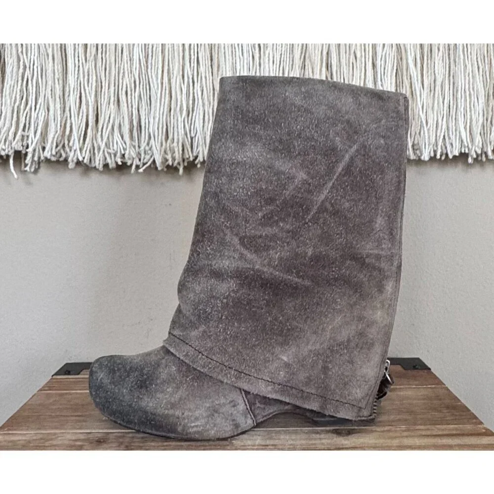 Vera Wang Lavender Joey Foldover Gray Suede Hidden Platform Wedge Boots Size 8